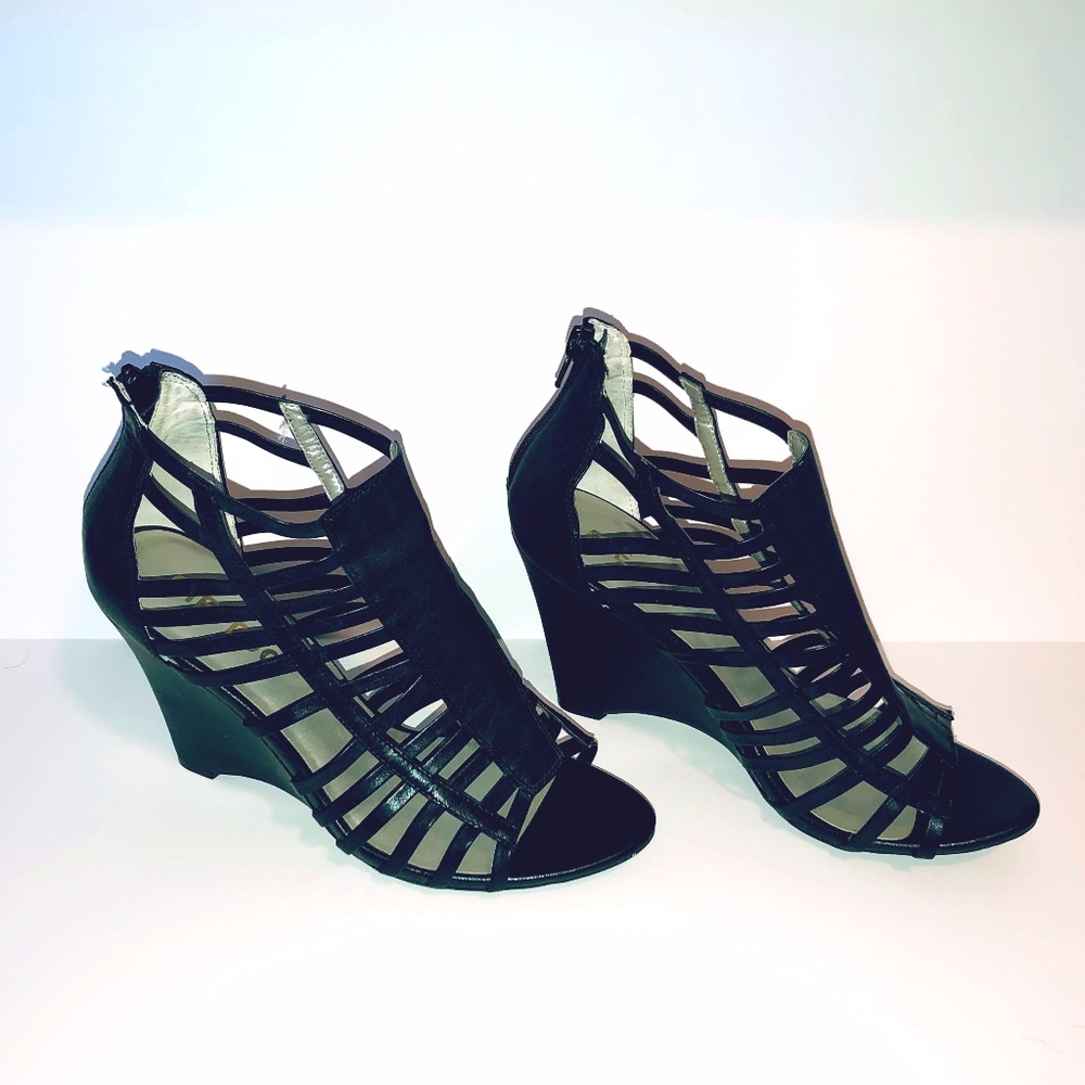 Me Too Black Wedges